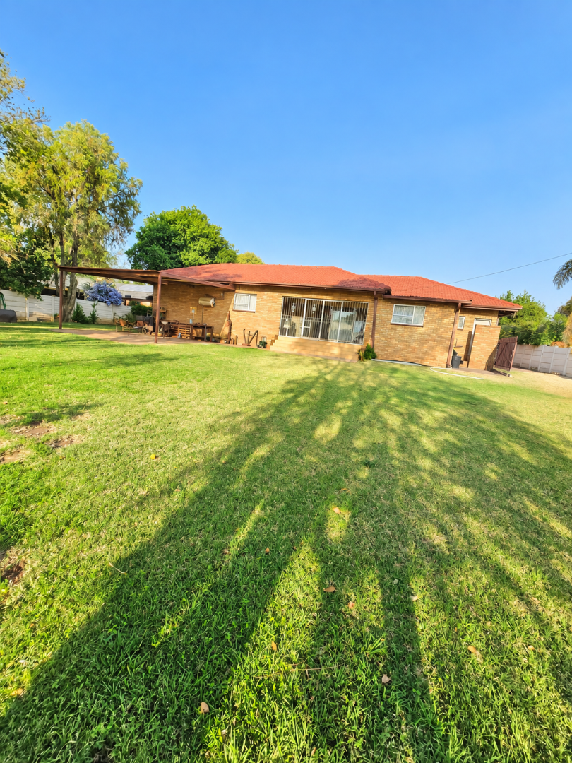 4 Bedroom Property for Sale in Wilkoppies North West